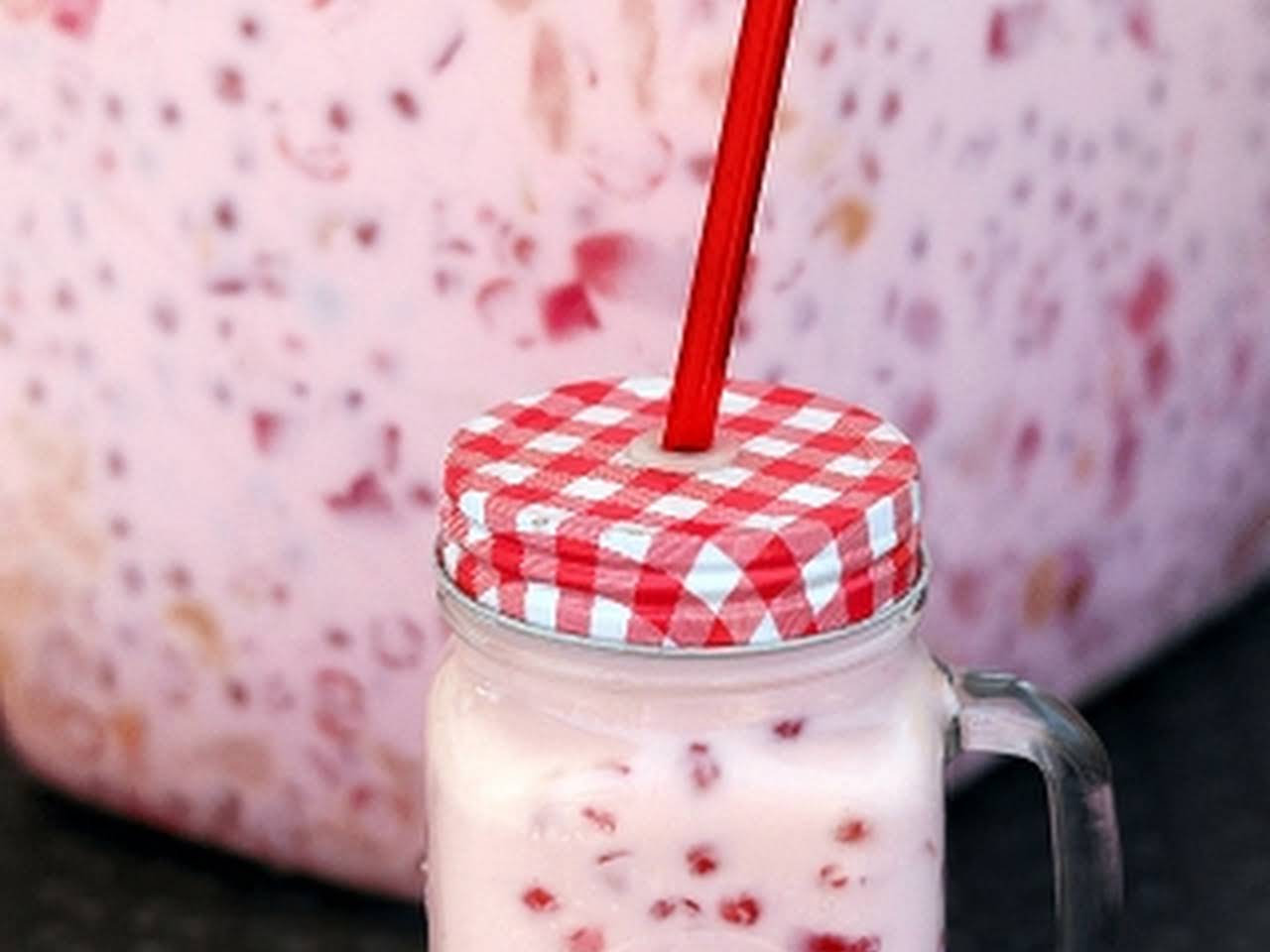 Strawberry Bubble Tea (Strawberry Boba Milk Tea) - Oh, How Civilized