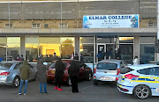 Disgruntled parents besiege  Elmar College in Pretoria./ TWITTER/ Mo_Senne