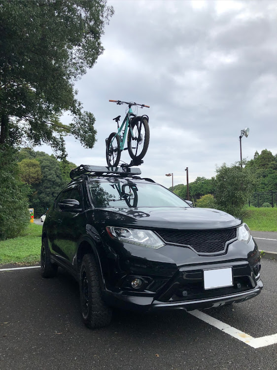 エクストレイルのMTB・リフトアップ・TREK・YAKIMAに関するカスタム事例の投稿画像1枚目
