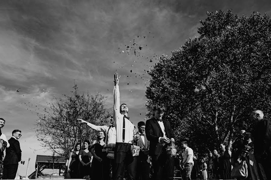 Fotógrafo de casamento Gábor Badics (badics). Foto de 9 de outubro 2023