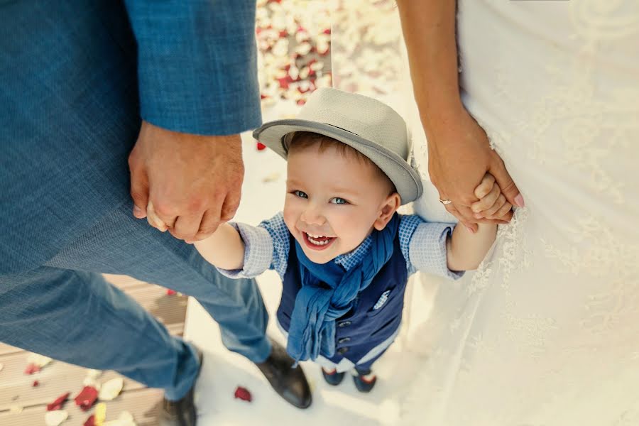 Fotógrafo de casamento Andrey Likhosherstov (photoamplua). Foto de 29 de dezembro 2014