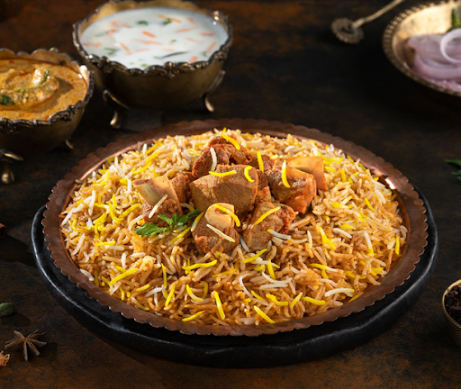 Double Chicken Dum Hyderabadi Boneless Biryani -750ml