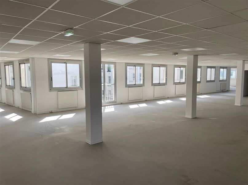 Location  locaux professionnels  700 m² à Paris 13ème (75013), 17 699 €