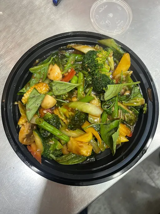 Stir Fried Vegetable With Chilli Basil Sauce