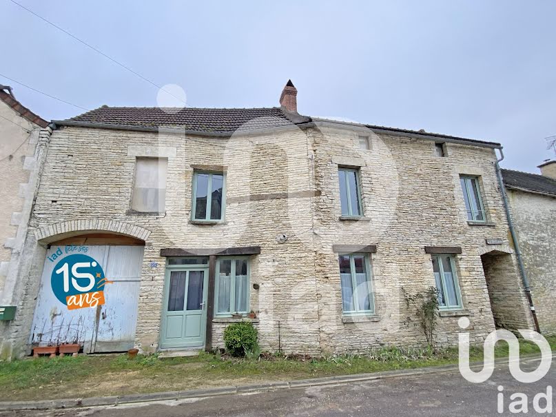 Vente maison 5 pièces 131 m² à Cruzy-le-Châtel (89740), 125 000 €