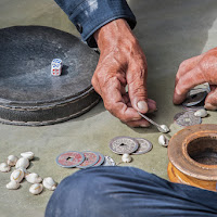 The Tibetan game of Sho in progress ..  di 