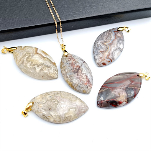 Title 16, Natural Mexican Agate Pendant Leaf Shaped Love ...