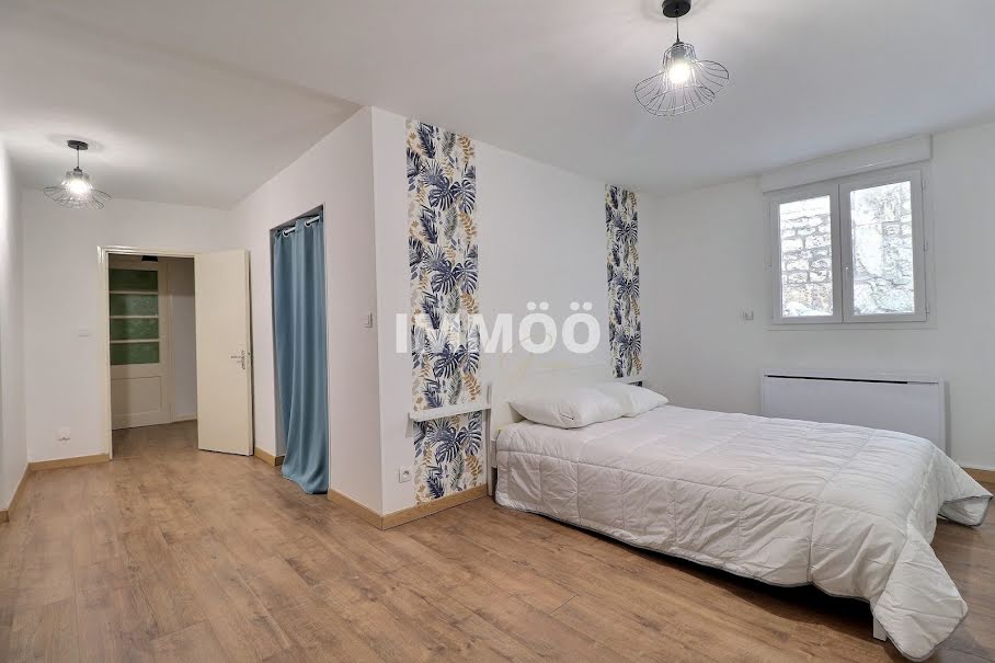 Location meublée appartement 2 pièces 57 m² à Duclair (76480), 660 €