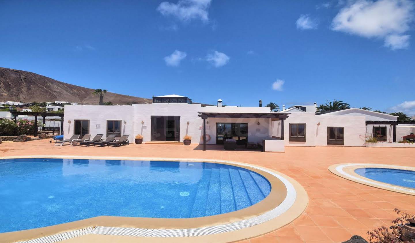 Villa with pool and terrace Playa Blanca