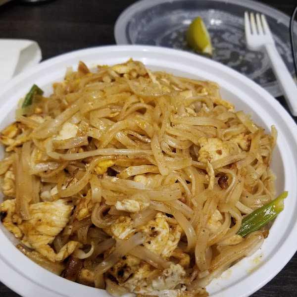 Chicken pad thai