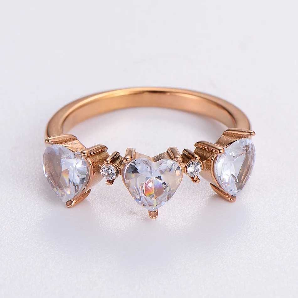 Bague cœur en zircon en acier inoxydable pour femme, un bijou durable et élégant, parfait pour exprimer votre amour.