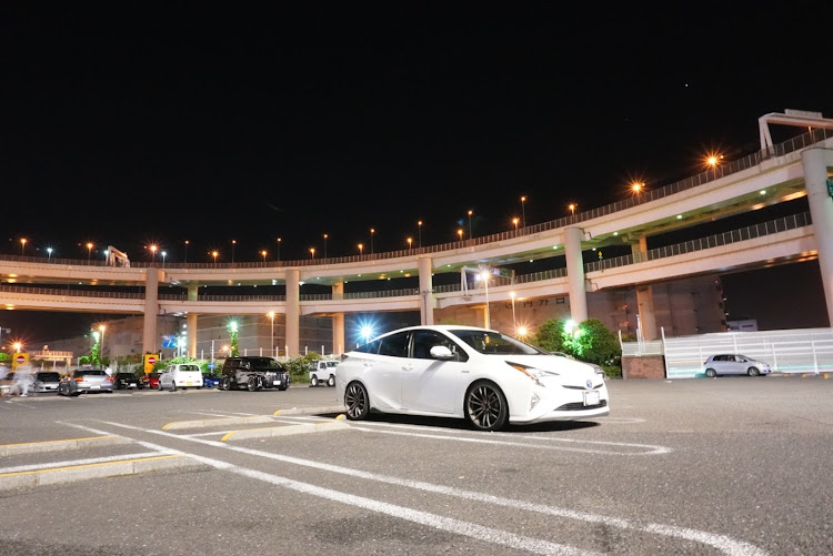 プリウスの大黒PA・イタリア街・RAYS 57xtreme・夜の徘徊・プリウスのある生活に関するカスタム事例の投稿画像2枚目