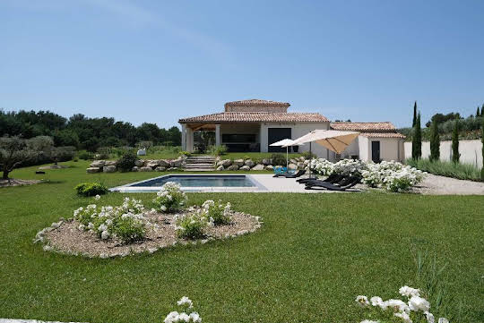 Villa with pool and garden