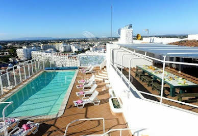 Appartement avec terrasse et piscine 4