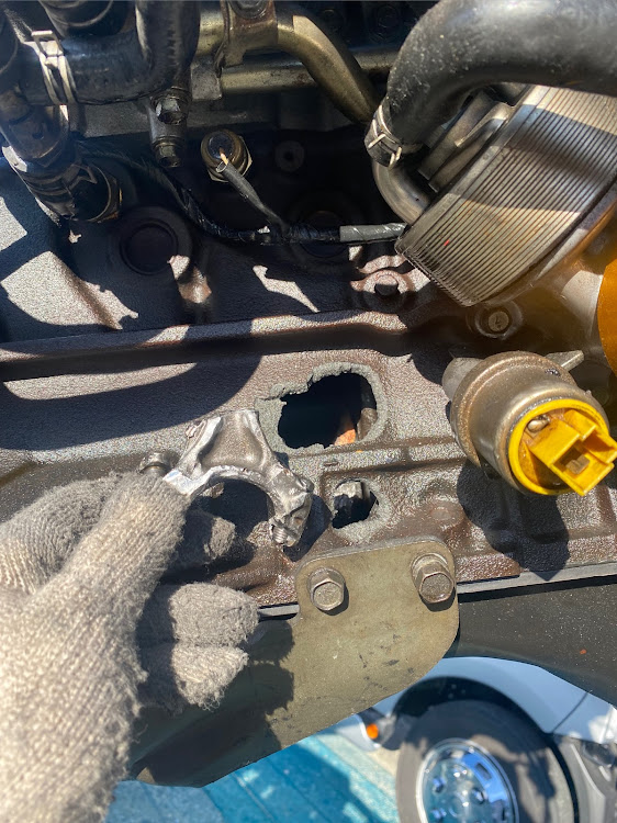 スカイラインのRB25DET・エンジンブロー・ブロック穴あき・おおごと・載せ替えに関するカスタム事例の投稿画像3枚目