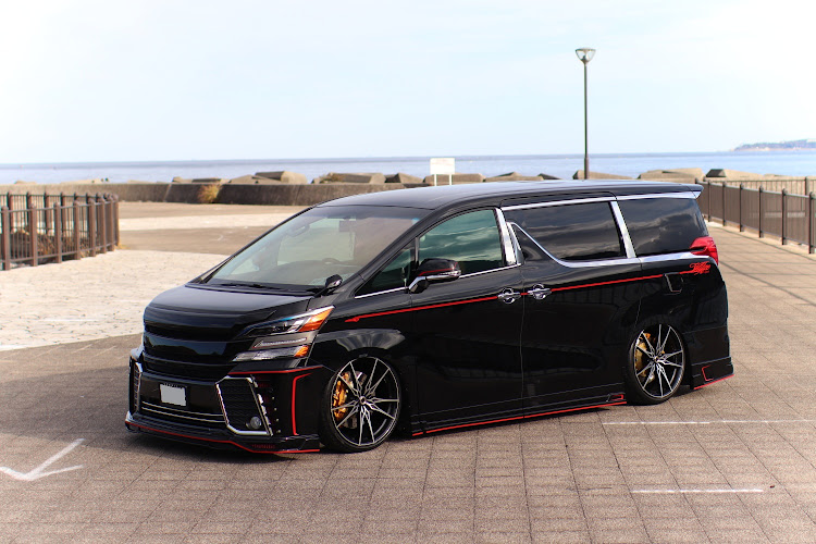 ヴェルファイアの目指せPickUpCars・1度でいいからピックアップされてみたい・CARTUNEで出会ったからこそCARTUNEで開催される会場でコラボしたいに関するカスタム事例の投稿画像1枚目