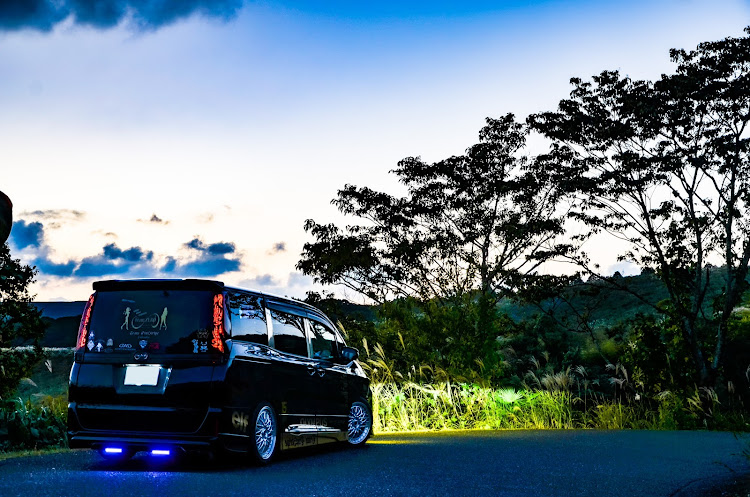 ヴォクシーの車高調整・日本ツラ百選・一眼レフ撮影・チーメンに感謝・いつもありがとうございます♪に関するカスタム事例の投稿画像1枚目