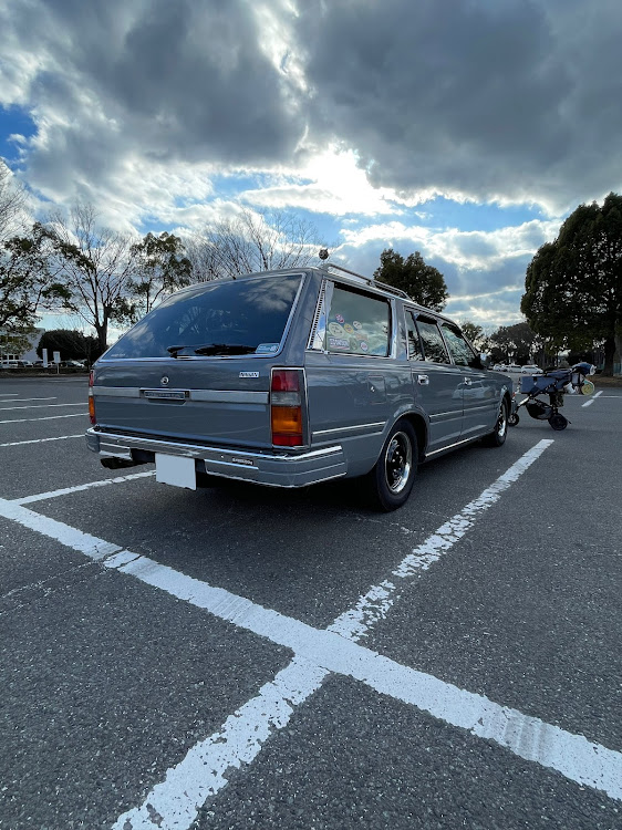 グロリアワゴンのセドグロワゴン・いいね＆フォロー＆コメントありがとうございます・愛車の好きな角度に関するカスタム事例の投稿画像1枚目