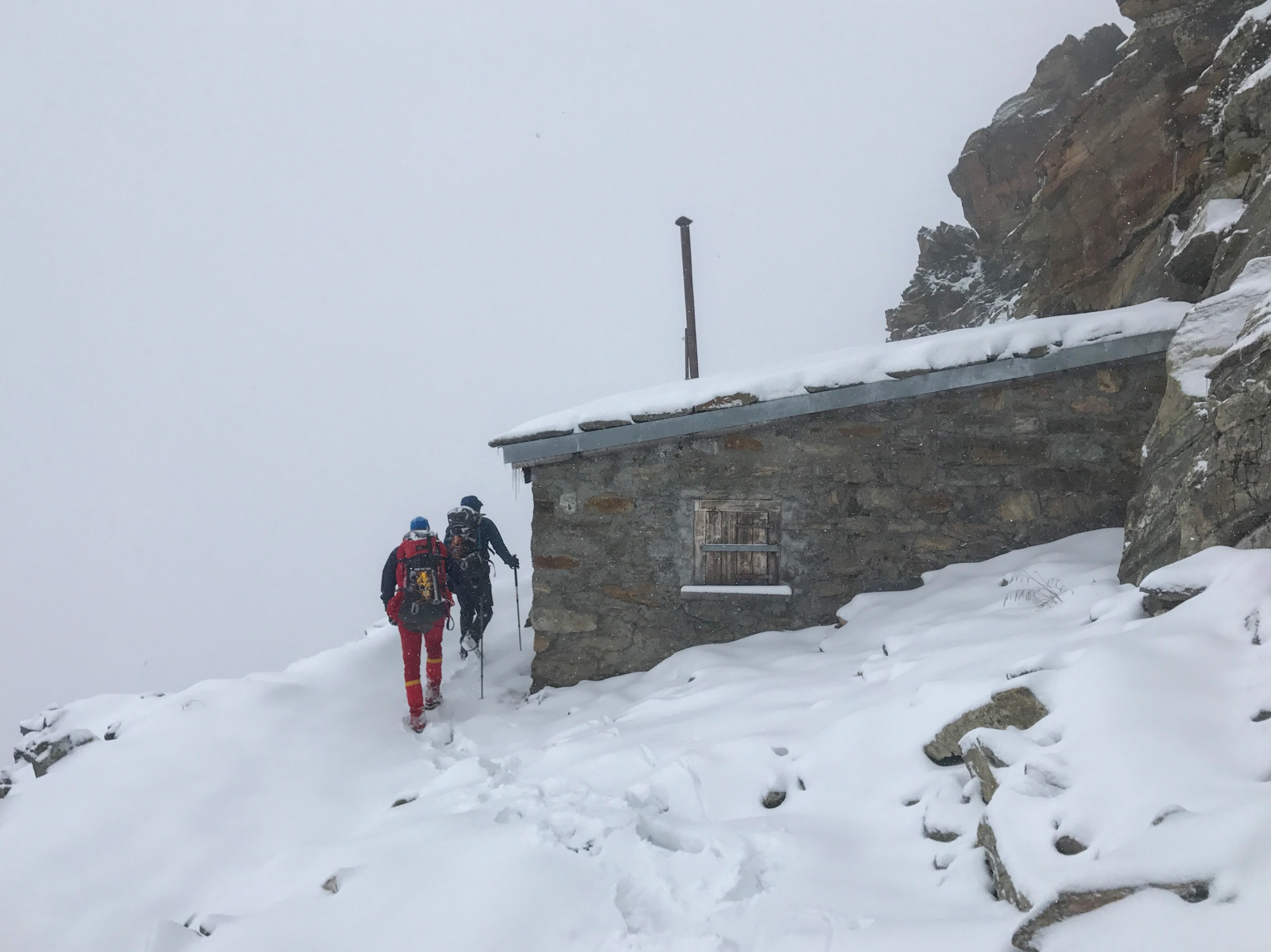 Emergency shelter at the Rote Furka