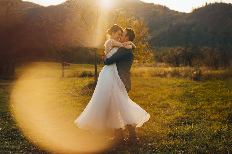 Fotografo di matrimoni Adina Vulpe (jadoris). Foto del 30 ottobre 2018