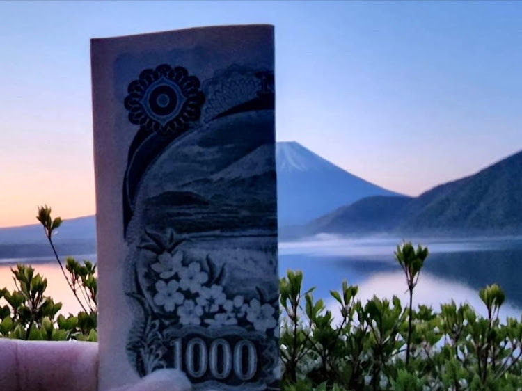 GRヤリスの富士山・本栖湖・1000円札の裏・ゴールデンウィークに関するカスタム事例の投稿画像1枚目