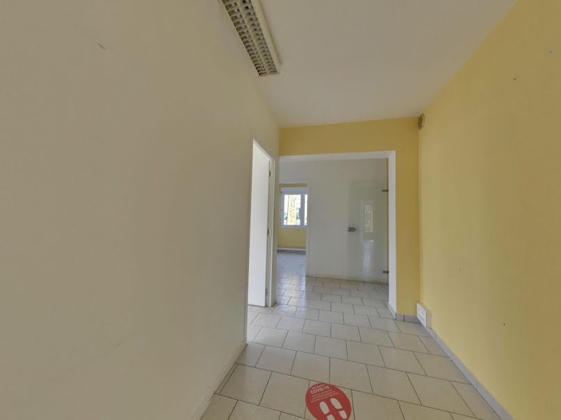 Location  locaux professionnels  105 m² à Evreux (27000), 1 500 €