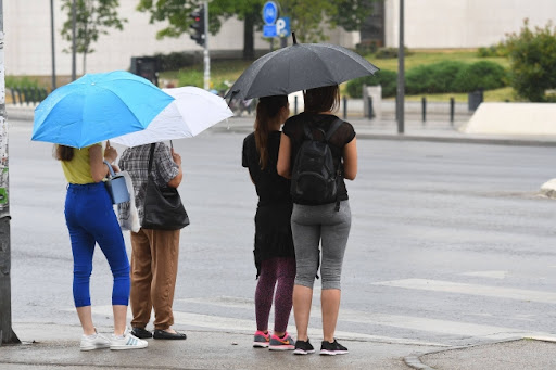 Danas promenljivo oblačno, ponegde pljuskovi