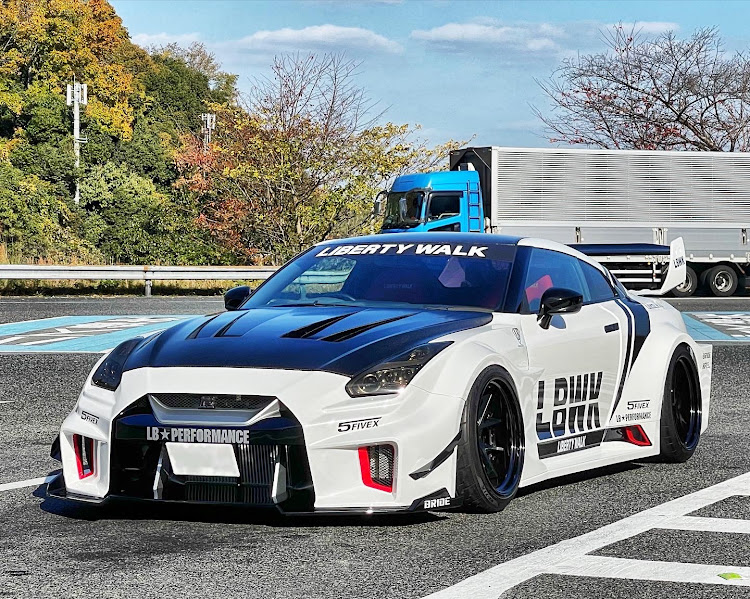 NISSAN GT-RのLibertyWalk・リバティーウォーク・GT-R・R35に関する ...