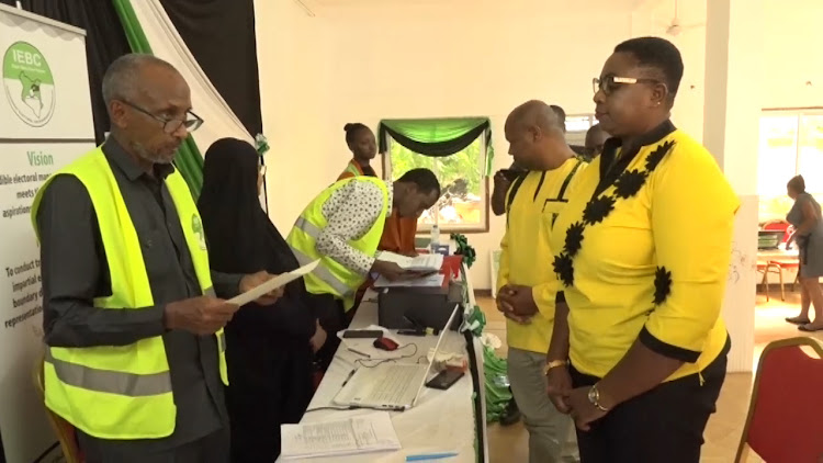 Kilifi county returning officer Hussein Gurre hands over clearance certificate to Malindi MP Aisha Jumwa of UDA to vie for the county's top seat.