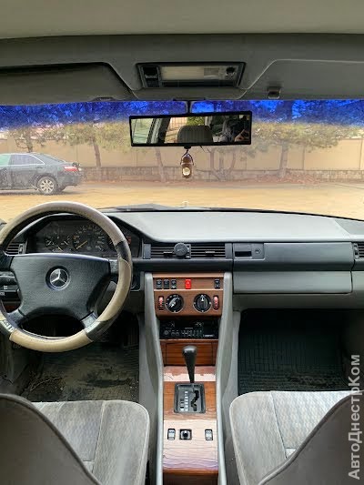 продам авто Mercedes E 230  фото 2