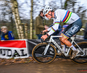 📷 Mathieu van der Poel gaat vader Adrie achterna: "Vriendin Roxanne is geen fan"