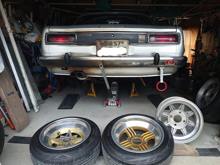 スカイラインの休日の小屋ライフ・歴代のホイール見てみたい・車検の準備・作業時間より休憩時間の方が長い💦に関するカスタム事例の投稿画像4枚目