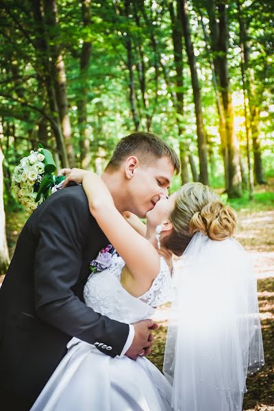 Fotógrafo de casamento Oleksandr Novoselskiy (slkuty72). Foto de 10 de janeiro 2017