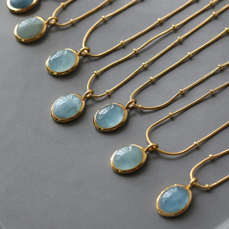 Collier chaîne clavicule ovale bleu aigue-marine Un bijou élégant pour femmes Rehaussez votre décolleté avec ce collier raffiné et intemporel