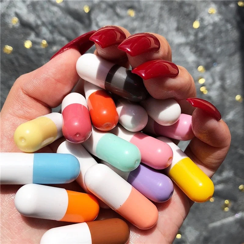 Mini Capsule Lipstick Velvet 16 stuks in blikken pillen Studenten Make-up. Handig voor onderweg, perfect om verschillende kleuren uit te proberen.