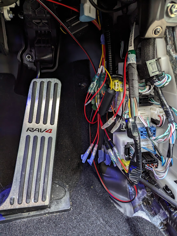 RAV4のカーテシランプ取り付け・ドアカーテシランプ・エーモンLED・LEDテープ・LEDイルミネーションに関するカスタム事例の投稿画像8枚目