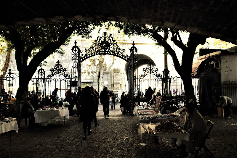 Mercatino giornaliero sotto arco  di AngeloEsse