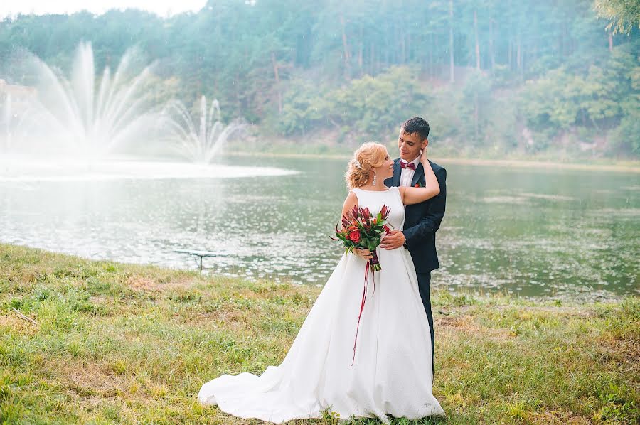 Fotógrafo de casamento Tatyana Nezhinskaya (tatiii). Foto de 17 de agosto 2015