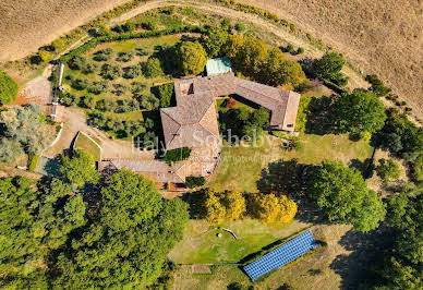 Corps de ferme avec jardin et piscine 2