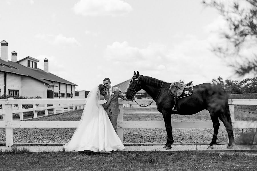 Fotógrafo de casamento Helena Shvareva (shvareva2018). Foto de 11 de fevereiro 2020