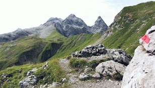 Tour Mädelegabel Kemptnerhütte Allgäu Oberstdorf -Schwarzmilzsee Blick Mädelegabel und Trettachspitze