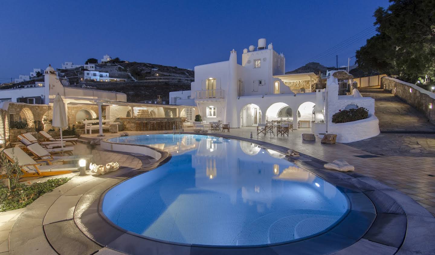 Villa with pool and garden Mikonos