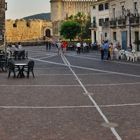 In piazza nel paesino. di 