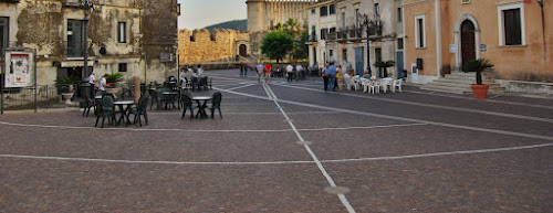 In piazza nel paesino. di Pavel73