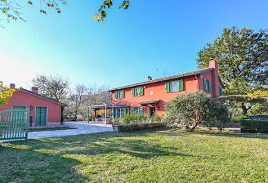 Villa with pool and garden 2