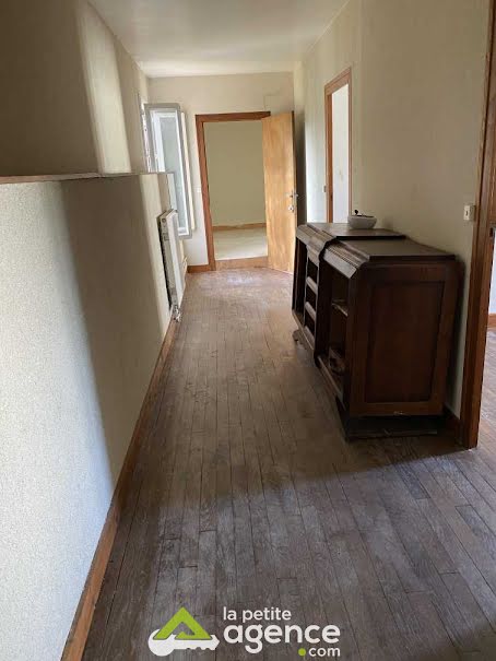 Vente maison 10 pièces 285 m² à Veaugues (18300), 100 000 €