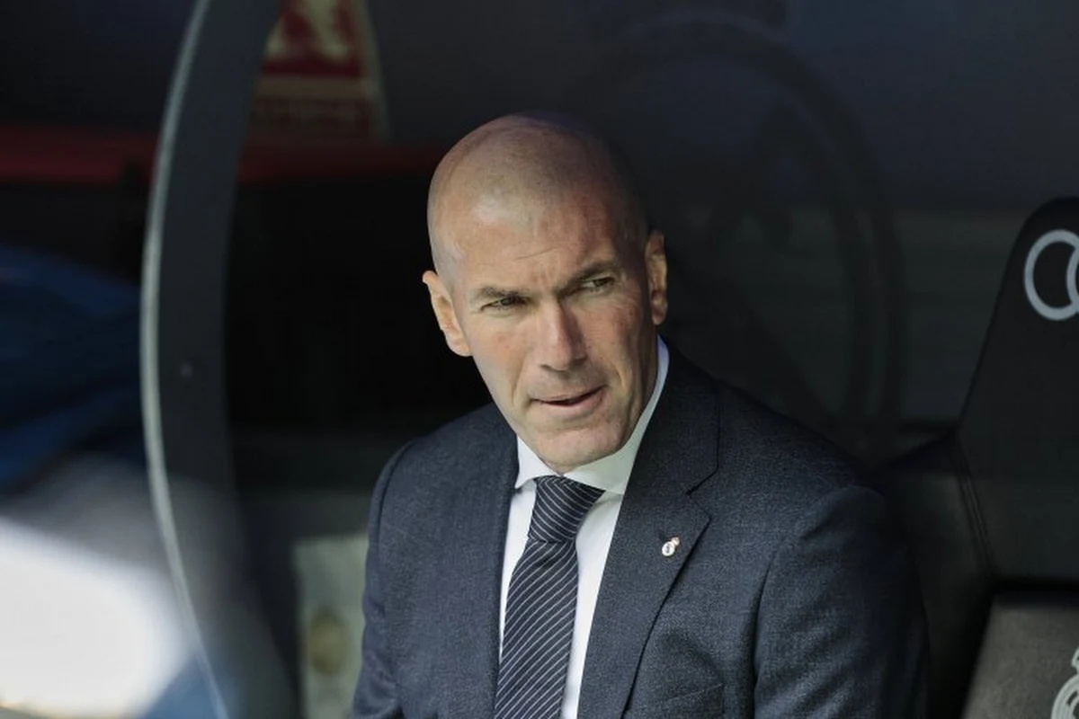 Real pusht wereldster naar de uitgang, Zidane zet hem in de tribune