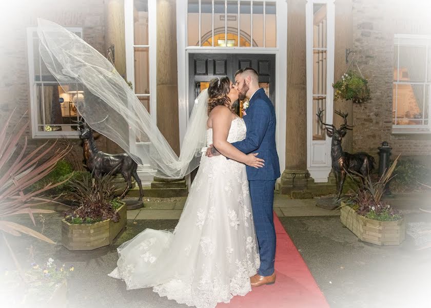 Wedding photographer Ken Hadfield (thisworld). Photo of 11 June 2019