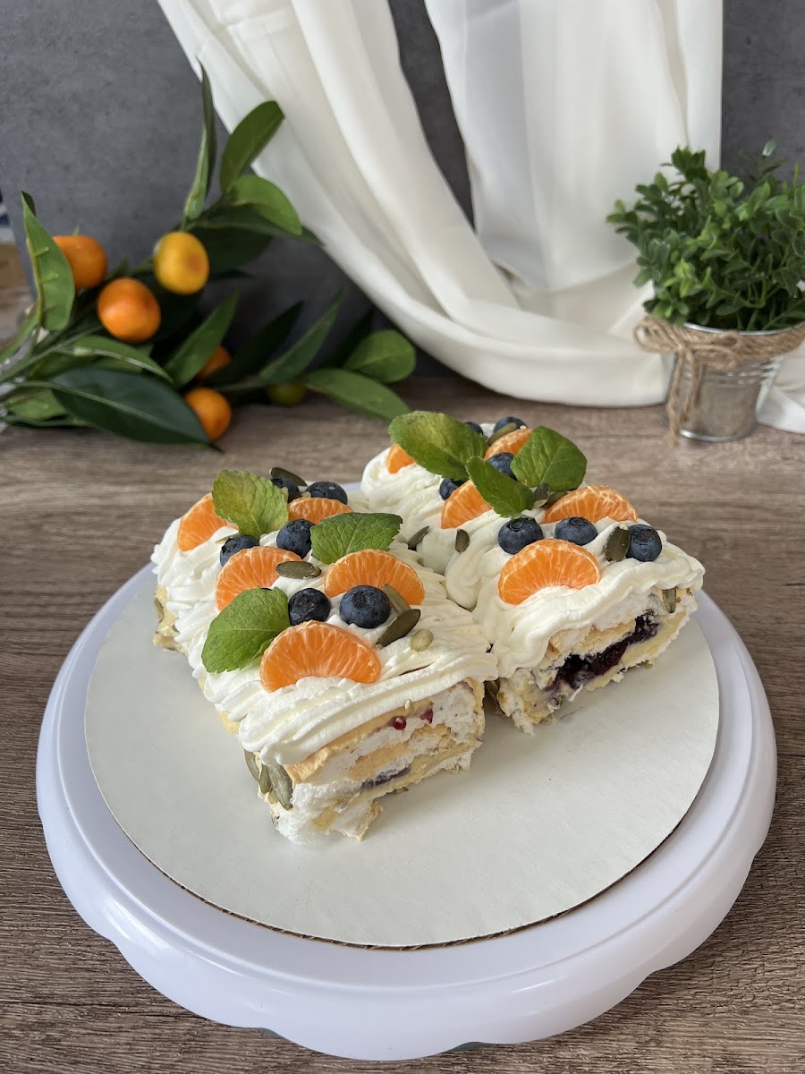 Blueberry Meringue Cake (gf, sugar free, low calorie)