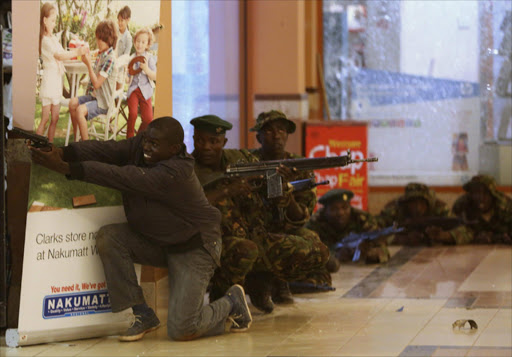 Soldiers from the Kenya Defence Forces (KDF) arrive at at the Westgate Shopping Centre in the capital Nairobi September 22, 2013. REUTERS/Thomas Mukoya